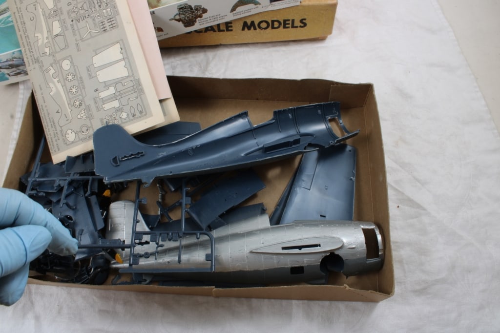 4 Airplane Model Kits Revell, Monogram, Others - 17