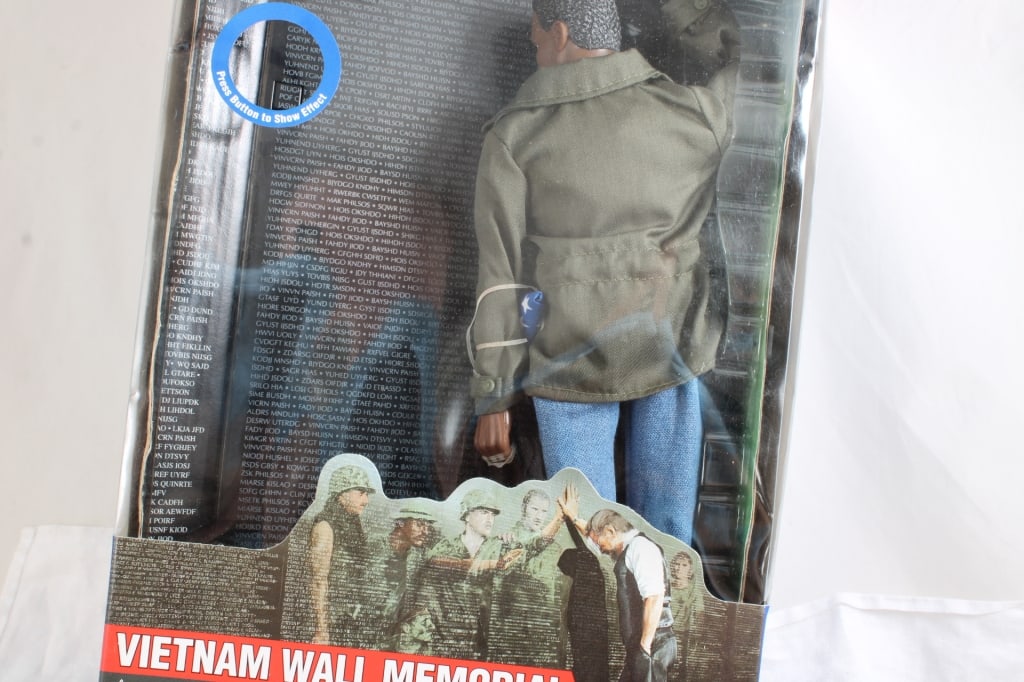 Hasbro G I Joe Vietnam Memorial Figure New in Box - 3