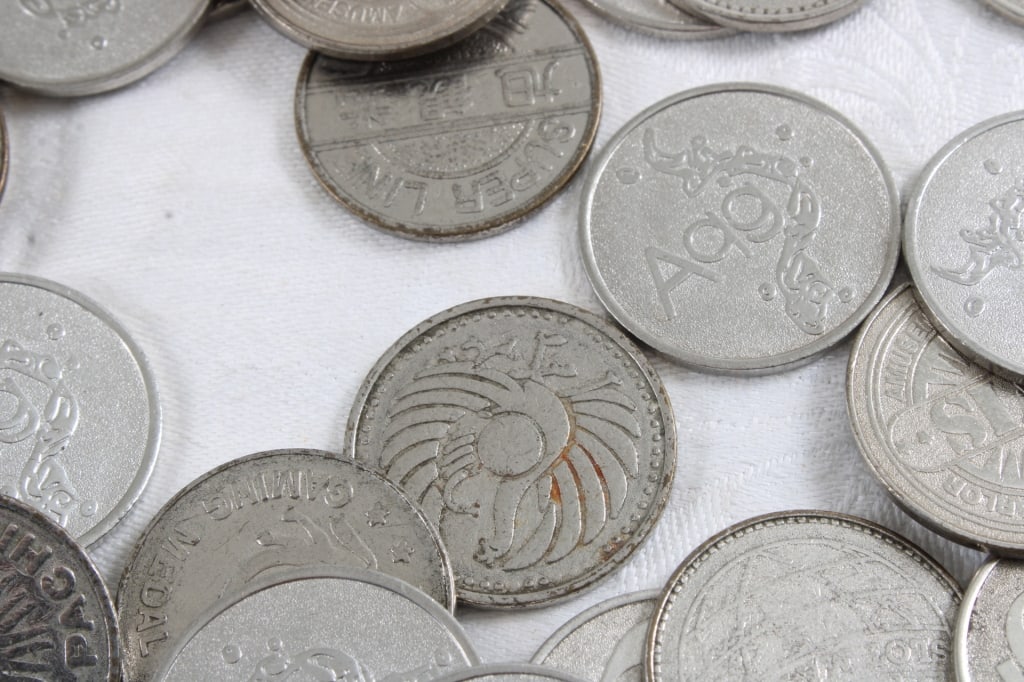 100+ Japanese Slot Machine & Arcade Tokens - 11