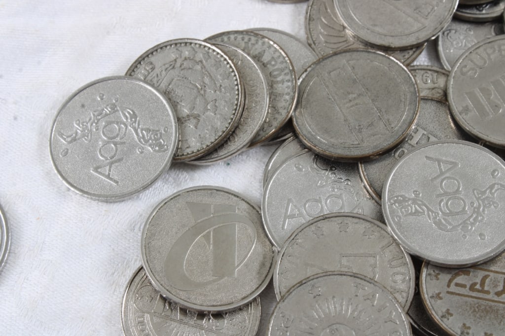 100+ Japanese Slot Machine & Arcade Tokens - 4