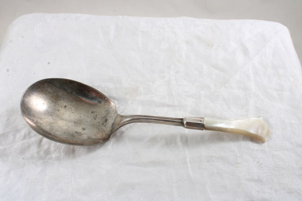 Sterling Ferrule Mother of Pearl Spoon 66 Grams (1 of 9)