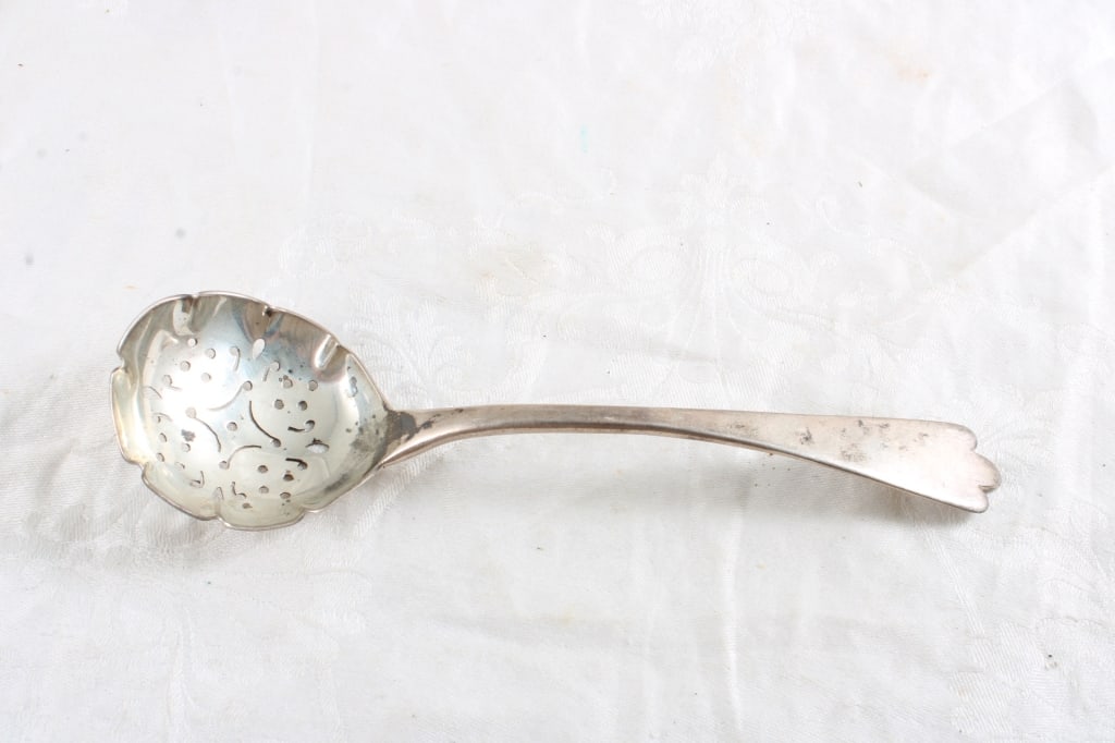 Antique Sterling Silver Sugar Sifter Spoon 40 Gram (1 of 8)