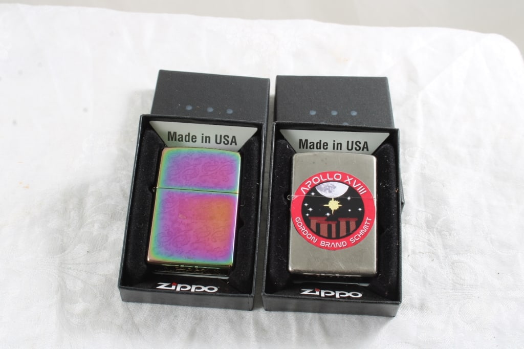 2 Zippo Lighters in Original Boxes (1 of 18)