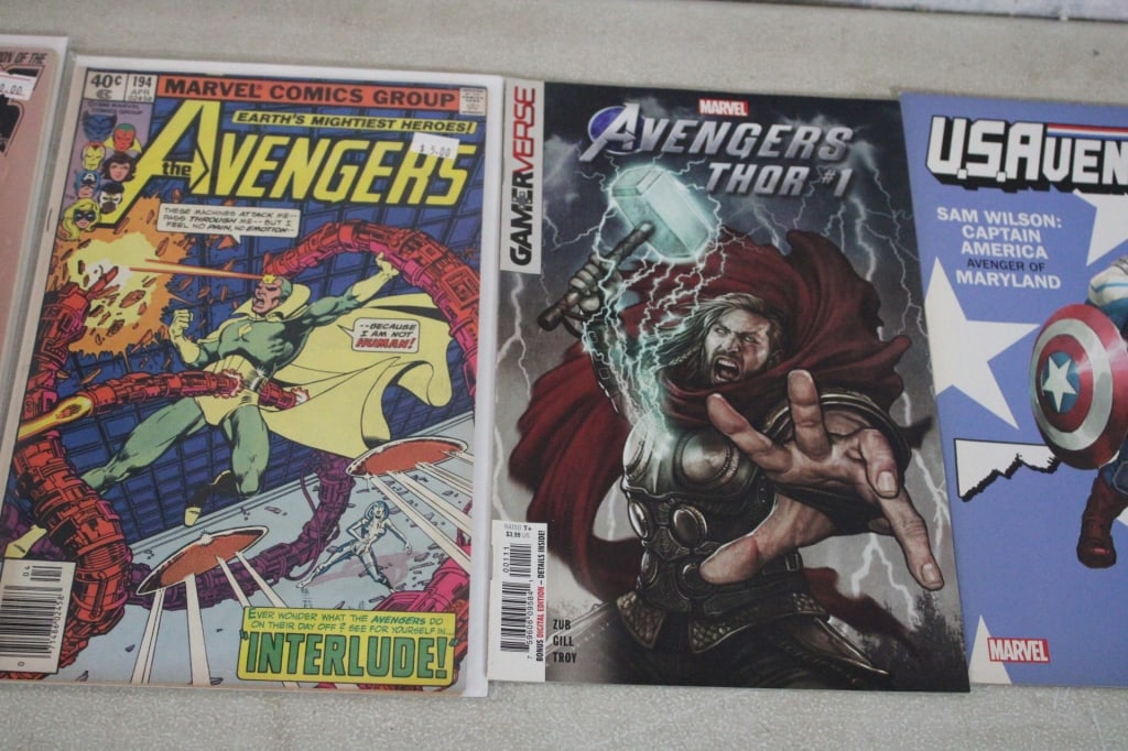 25 The Avengers Vintage Marvel Comic Books - 12