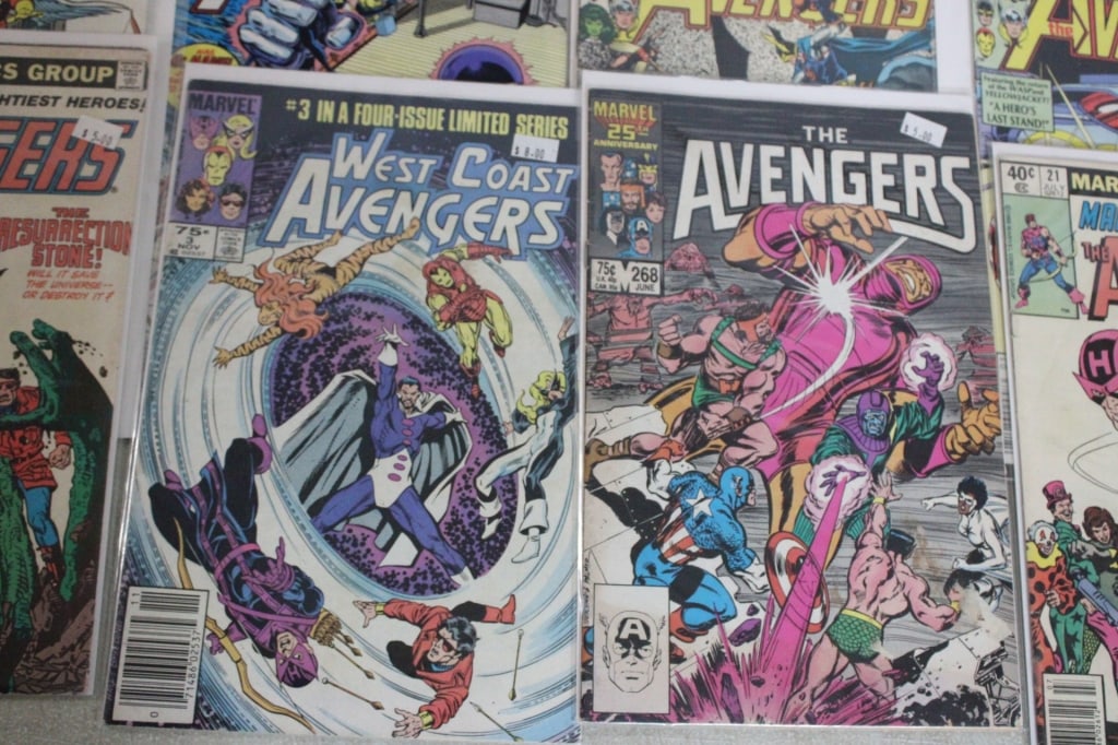 25 The Avengers Vintage Marvel Comic Books - 4