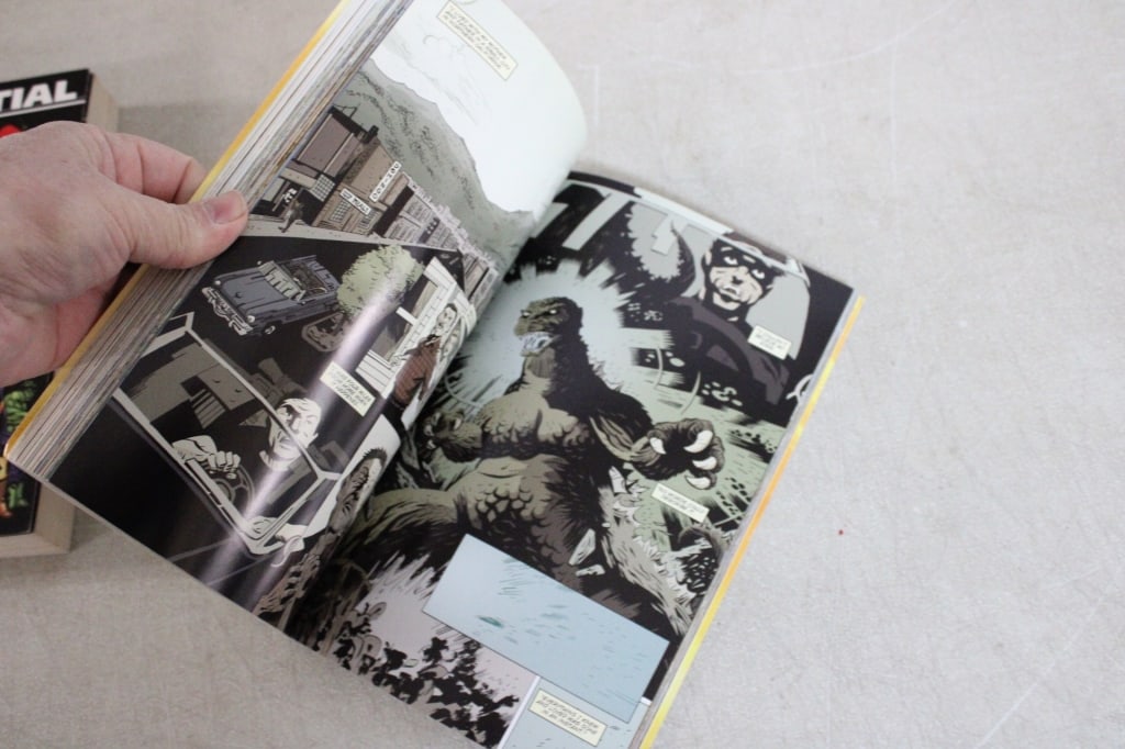 2 IDW & Marvel Essential Comic Books - 7