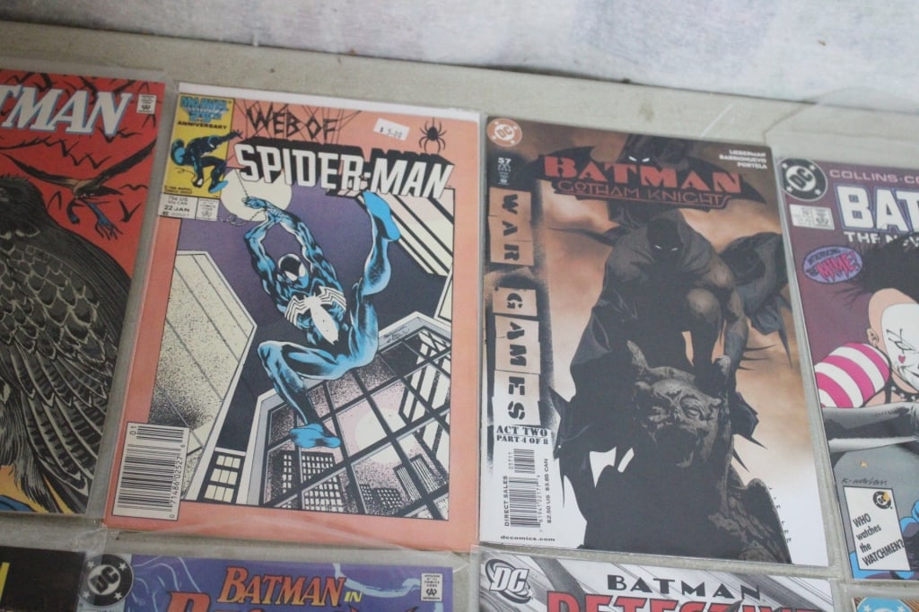 17 DC Comic Books Spider-Man, Batman - 7