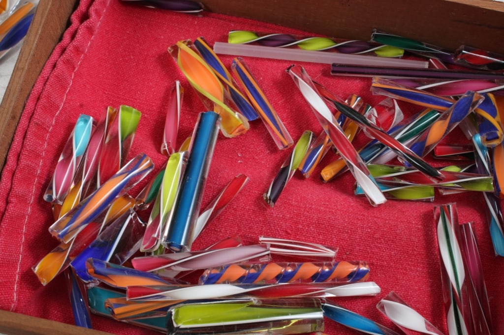 Happy Twisties Glass Canes in Cigar Box - 8