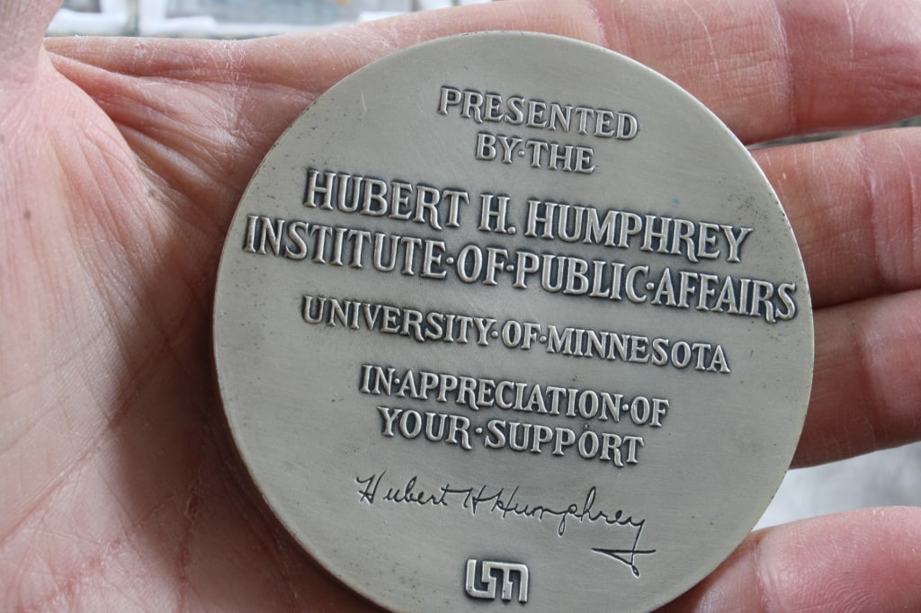 1977 Humphrey Medallion 4 Asian Snuff Bottles - 3