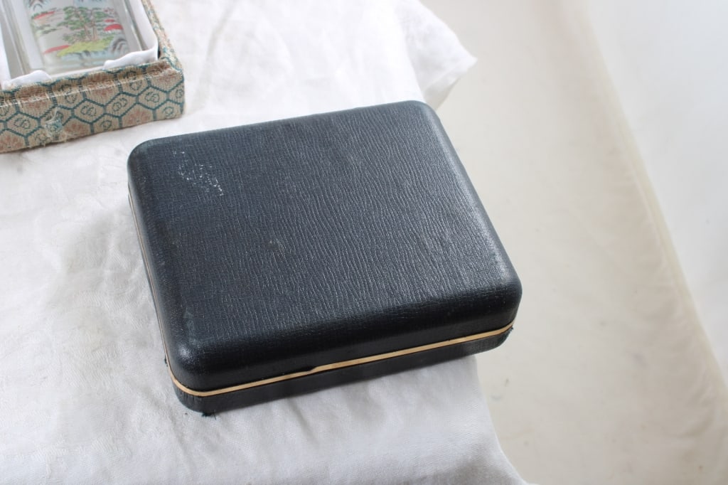 1977 Humphrey Medallion 4 Asian Snuff Bottles - 6