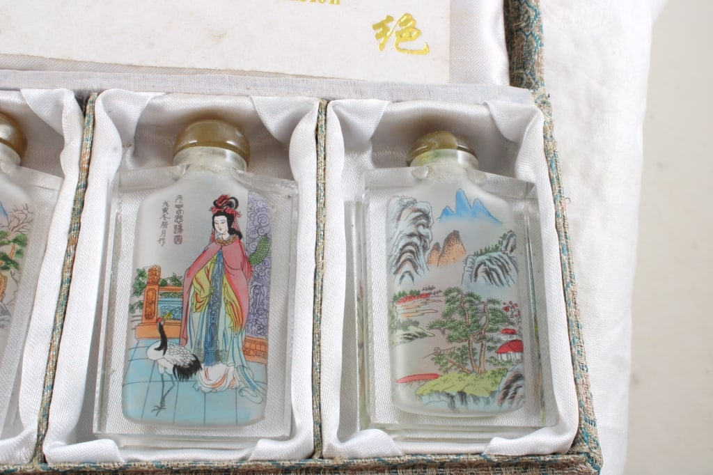 1977 Humphrey Medallion 4 Asian Snuff Bottles - 9