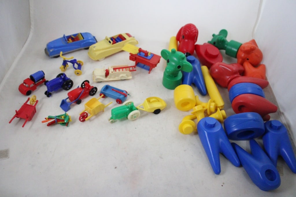 Renwal Cars, Trucks, Furniture & Tupperware Toys (1 of 15)