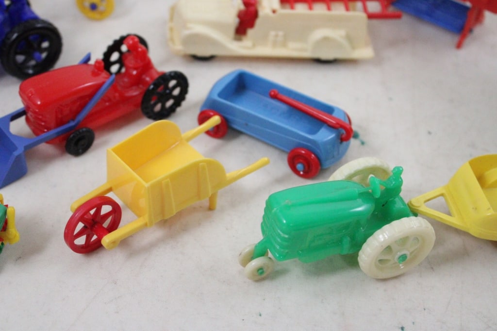 Renwal Cars, Trucks, Furniture & Tupperware Toys - 3