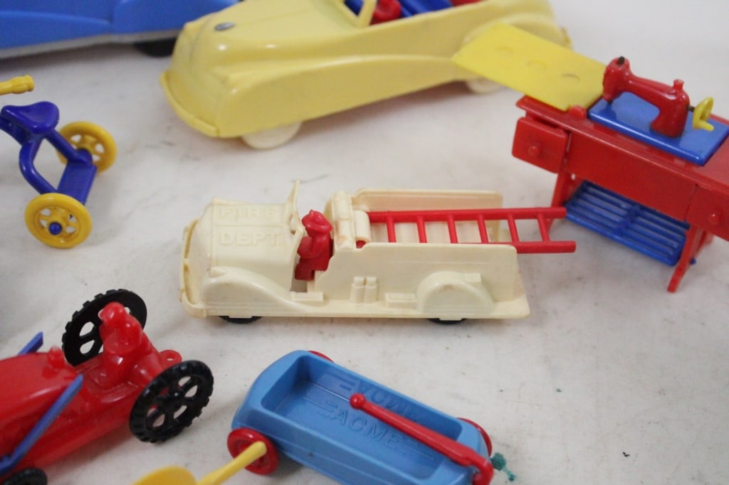 Renwal Cars, Trucks, Furniture & Tupperware Toys - 4