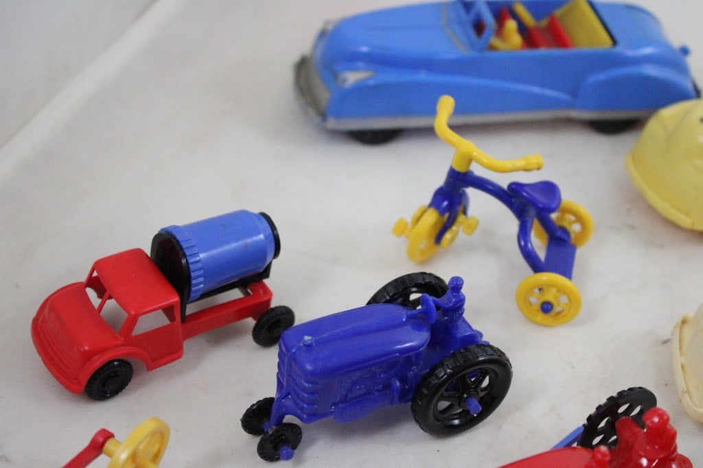 Renwal Cars, Trucks, Furniture & Tupperware Toys - 7