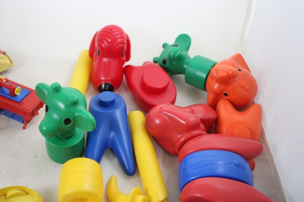 Renwal Cars, Trucks, Furniture & Tupperware Toys - 9