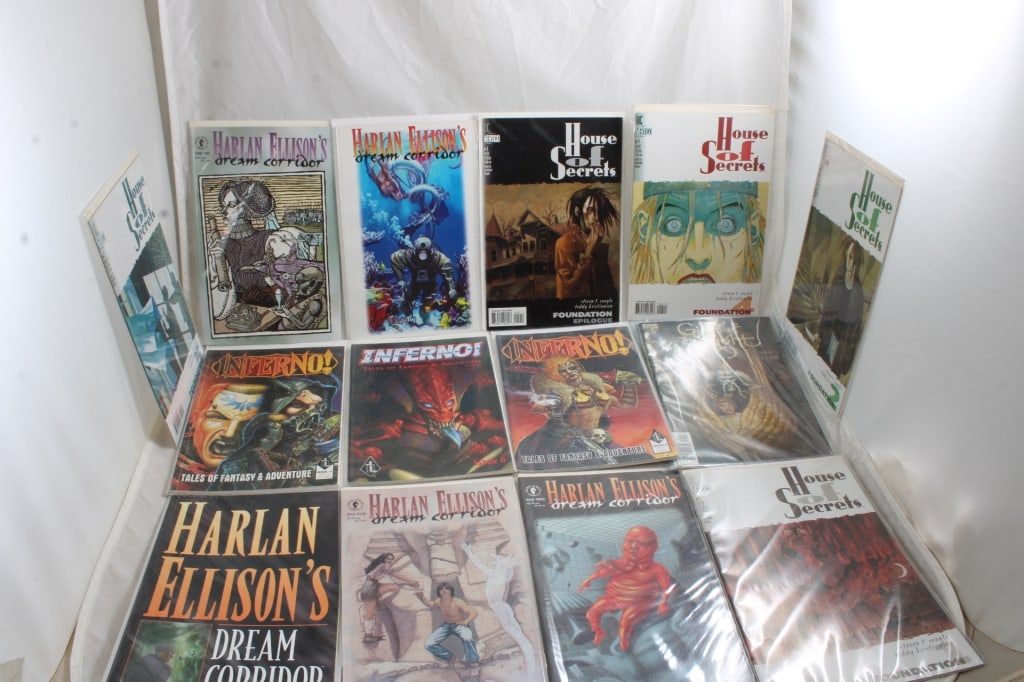 17 Comics Vertigo, Black Library, Dream Corridor: 17 Comics Vertigo, Black Library, Dream Corridor - 5 Harlan Ellison's Dream Corridor, 5 Vertigo House of Secrets, 4 Vertigo Gifts of the Night, 3 Black Library Inferno. Lot Size 7" x 10" x 3".