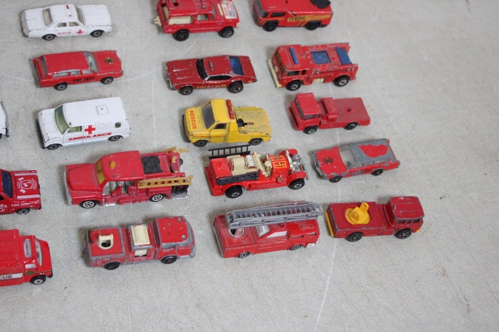 35+ Fire Trucks and Emergency Vehicles - 11