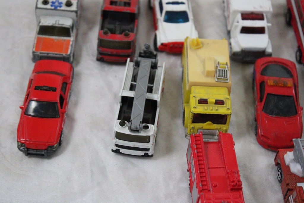 20 Matchbox Fire Trucks and Emergency Vehicles - 4
