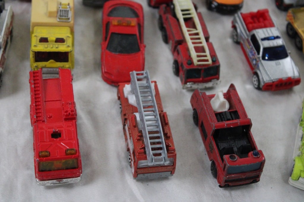 20 Matchbox Fire Trucks and Emergency Vehicles - 5