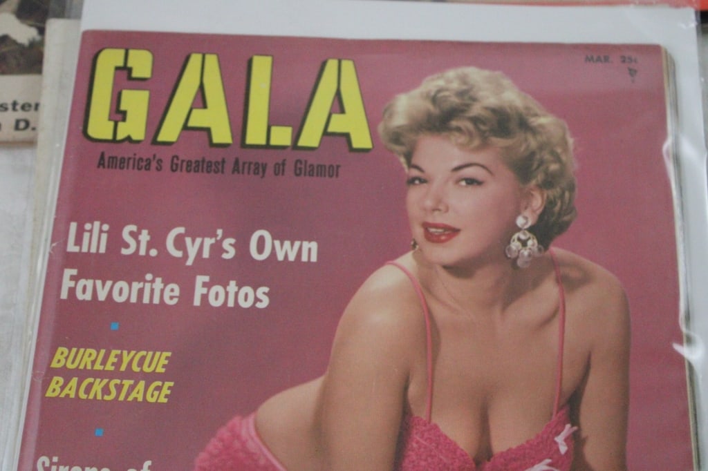 8 Risque Nude Men's Magazines - 10