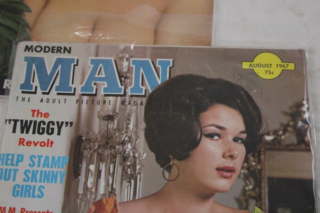 4 Risque Nude Men's Magazines - 10