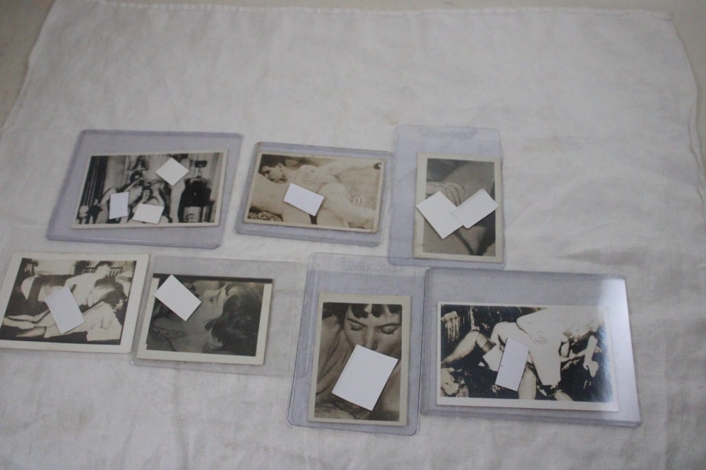 7 Black and White Adult Photos (1 of 10)