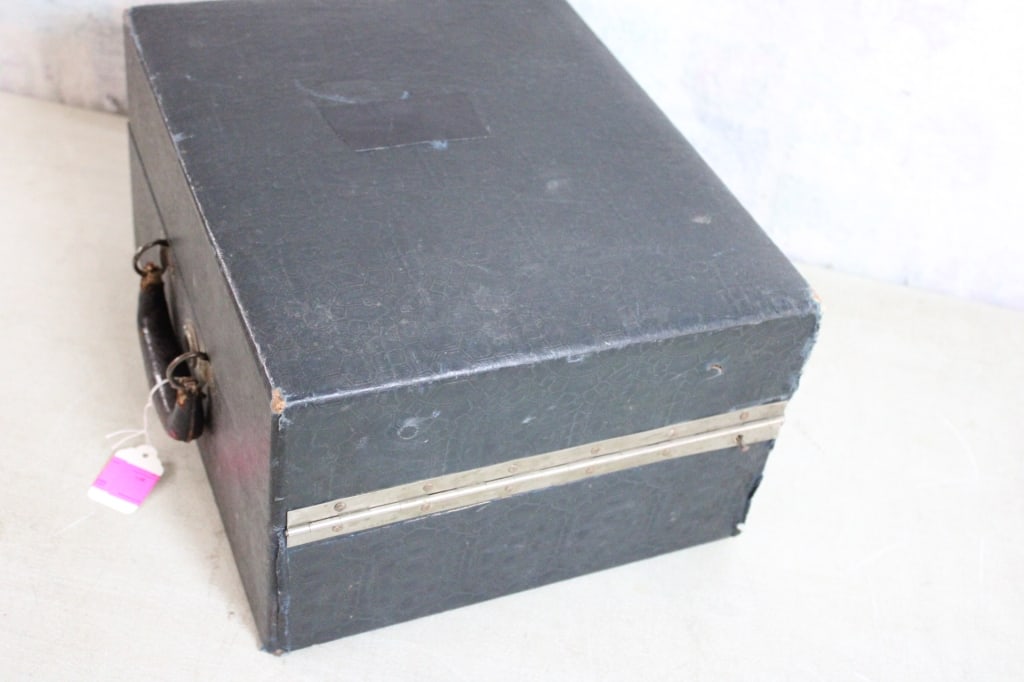 1920's Cecilian Windup Phonograph with 6 Records - 13