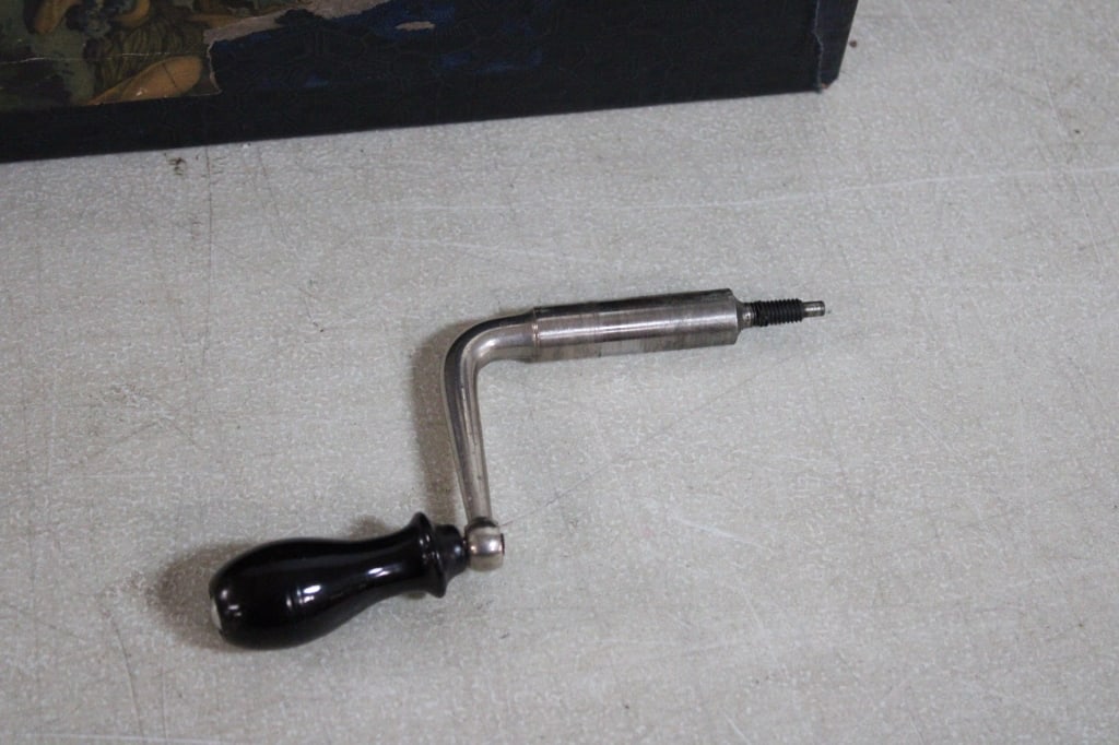 1920's Cecilian Windup Phonograph with 6 Records - 2