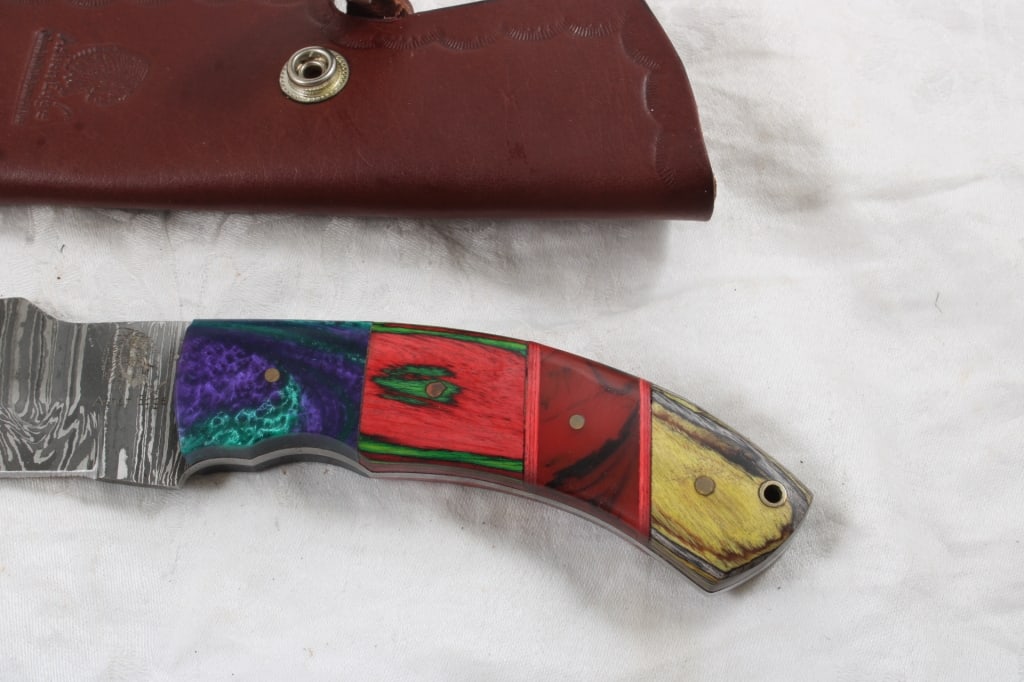 2 Fixed Blade Knives with Sheaths - 12