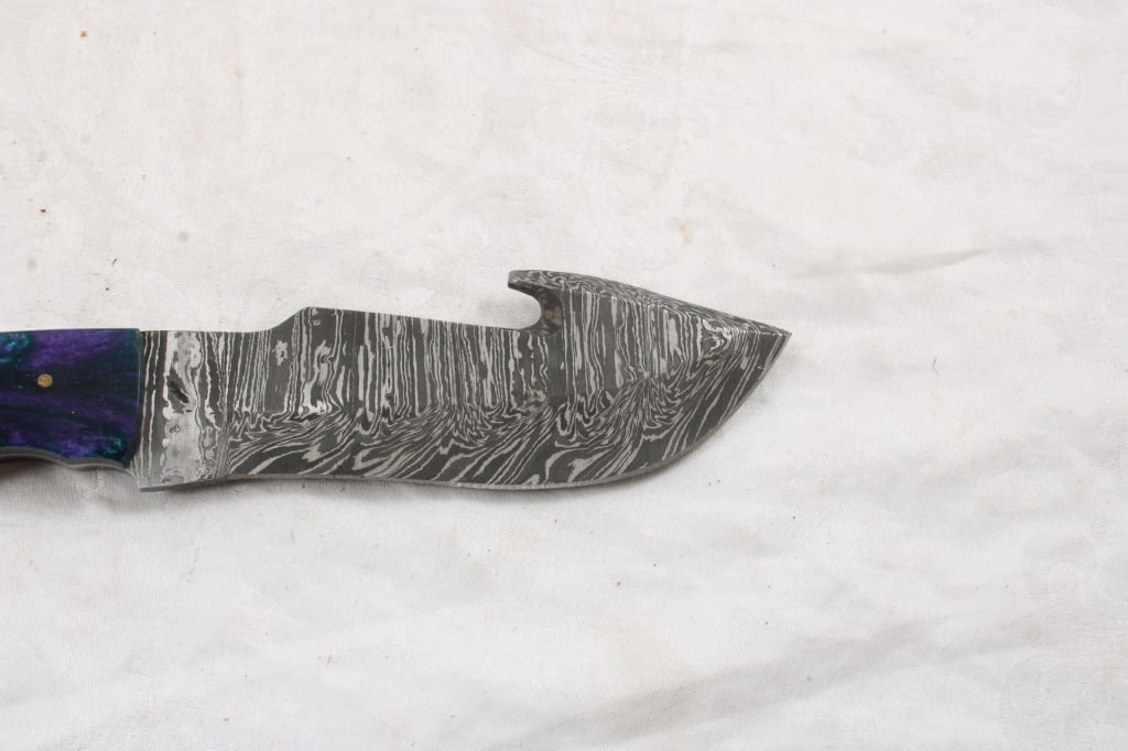 2 Fixed Blade Knives with Sheaths - 18