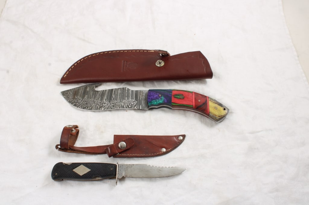 2 Fixed Blade Knives with Sheaths (1 of 20)