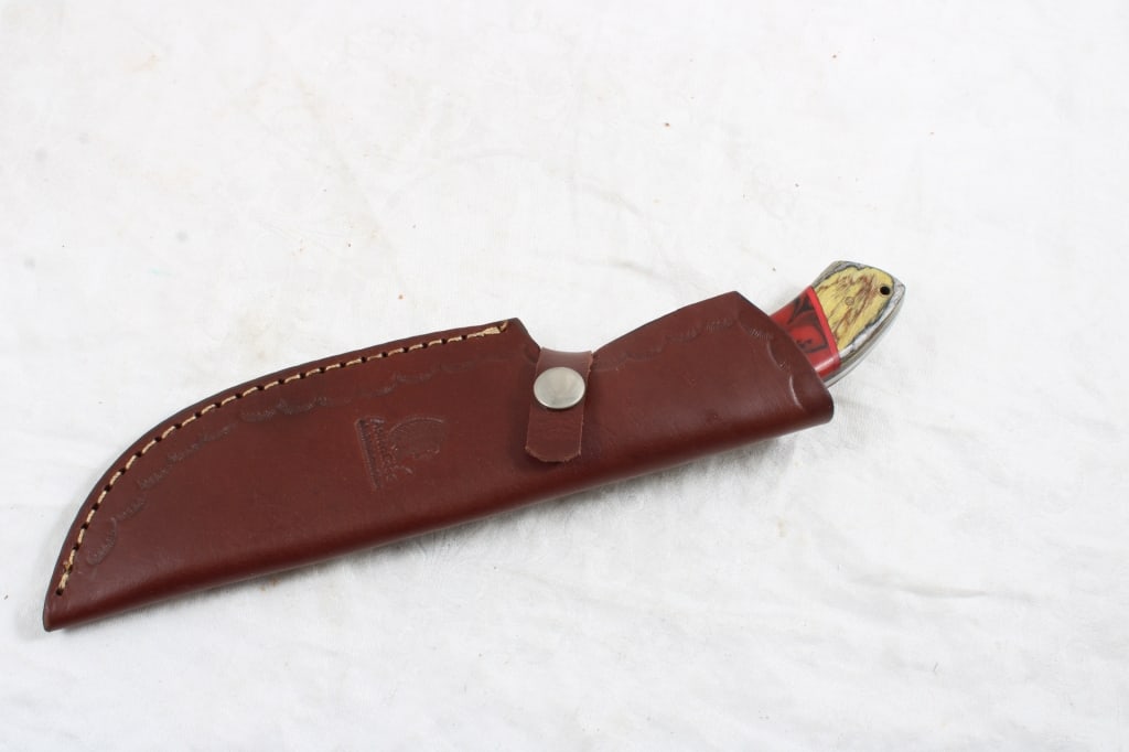 2 Fixed Blade Knives with Sheaths - 20