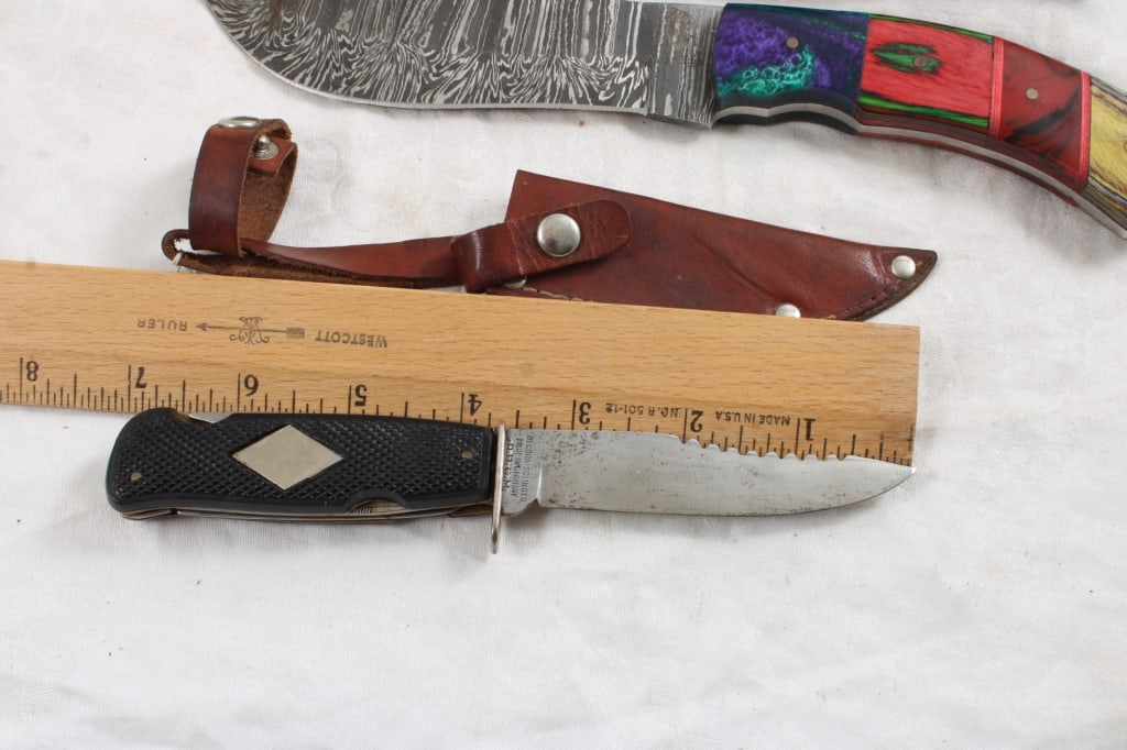 2 Fixed Blade Knives with Sheaths - 3
