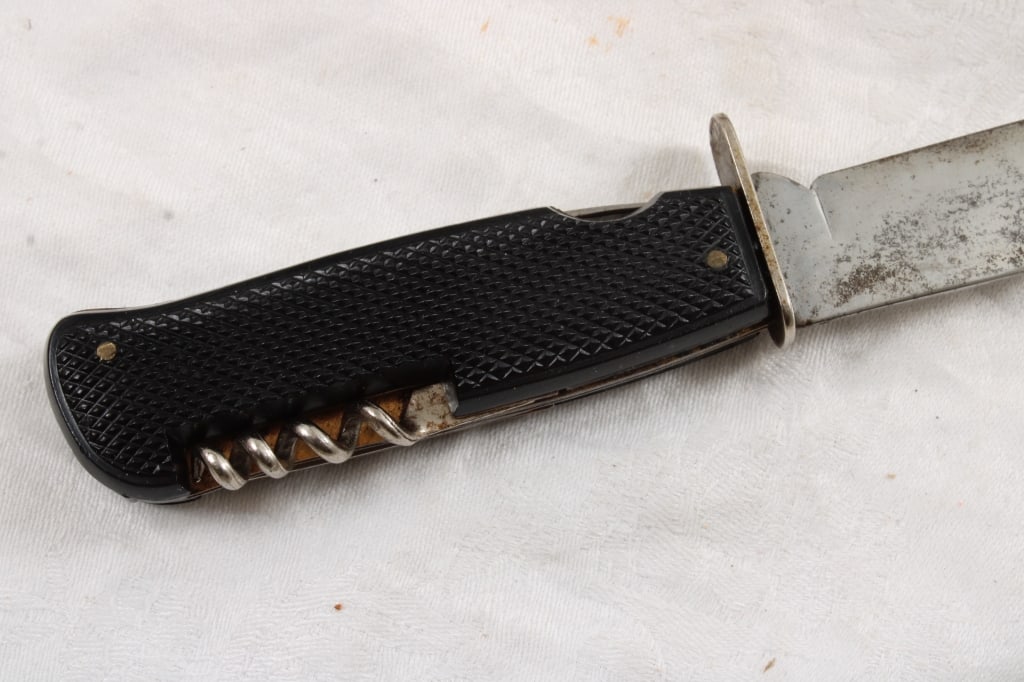 2 Fixed Blade Knives with Sheaths - 6