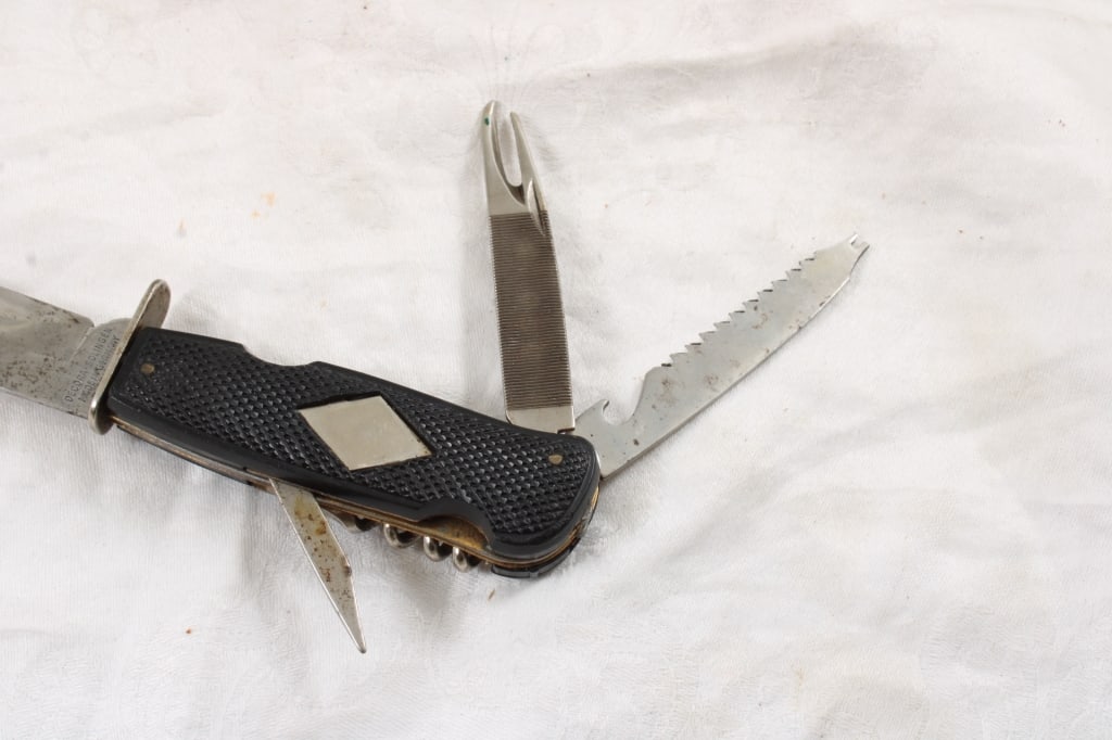 2 Fixed Blade Knives with Sheaths - 8