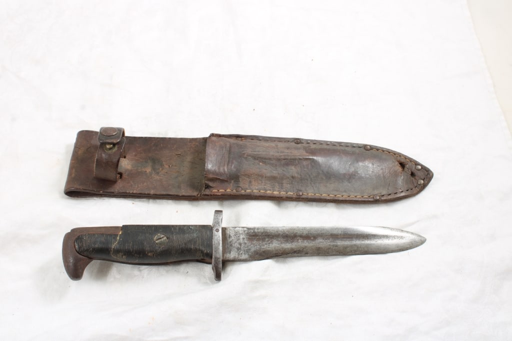 U.S.M-1 Garand Bayonet in Sheath: U.S.M-1 Garand Bayonet in Sheath - Lot Size 13" x 3" x 3". 1 Lb. Photos are part of description (Live Auctioneers on displays a max of 20 photos -check other polatforms for all photos). Please ask