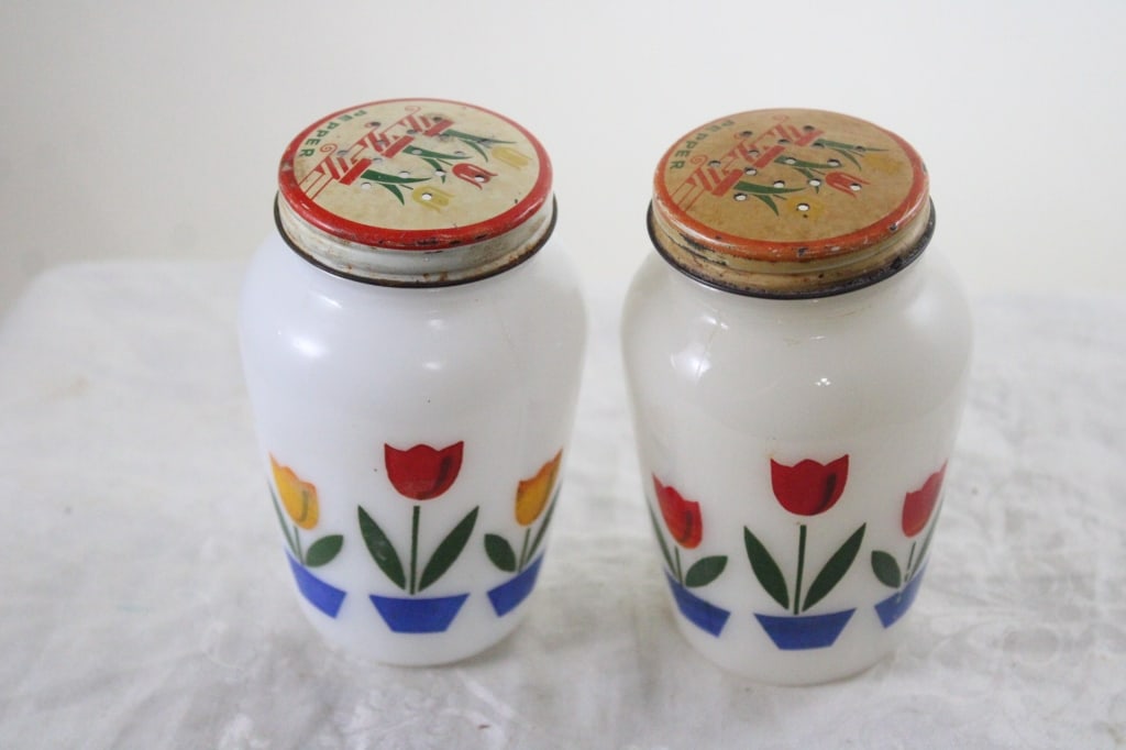 2 Fire King Tulip Pepper Shakers w/ Original Lids: 2 Fire King Tulip Pepper Shakers w/ Original Lids - Lot Size 5" x 8" x 8". 1 Lb. Photos are part of description (Live Auctioneers on displays a max of 20 photos -check other polatforms for all