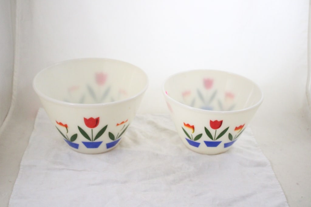 2 Fire King Tulip Nesting Mixing Bowls (1 of 12)
