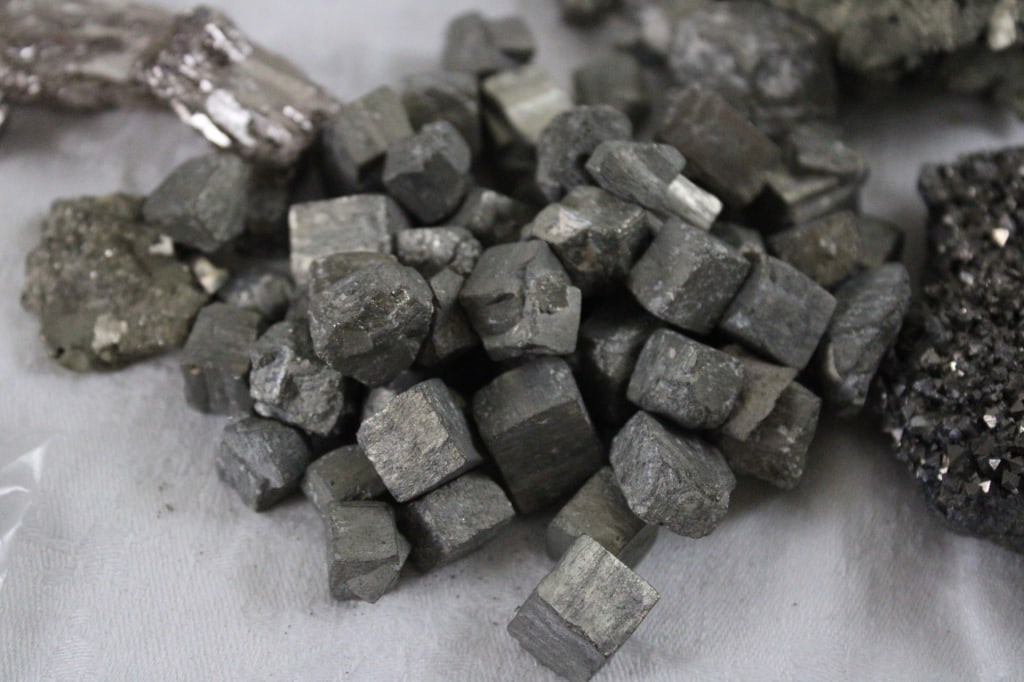 Assortment of Geological Minerals & Specimens - 2