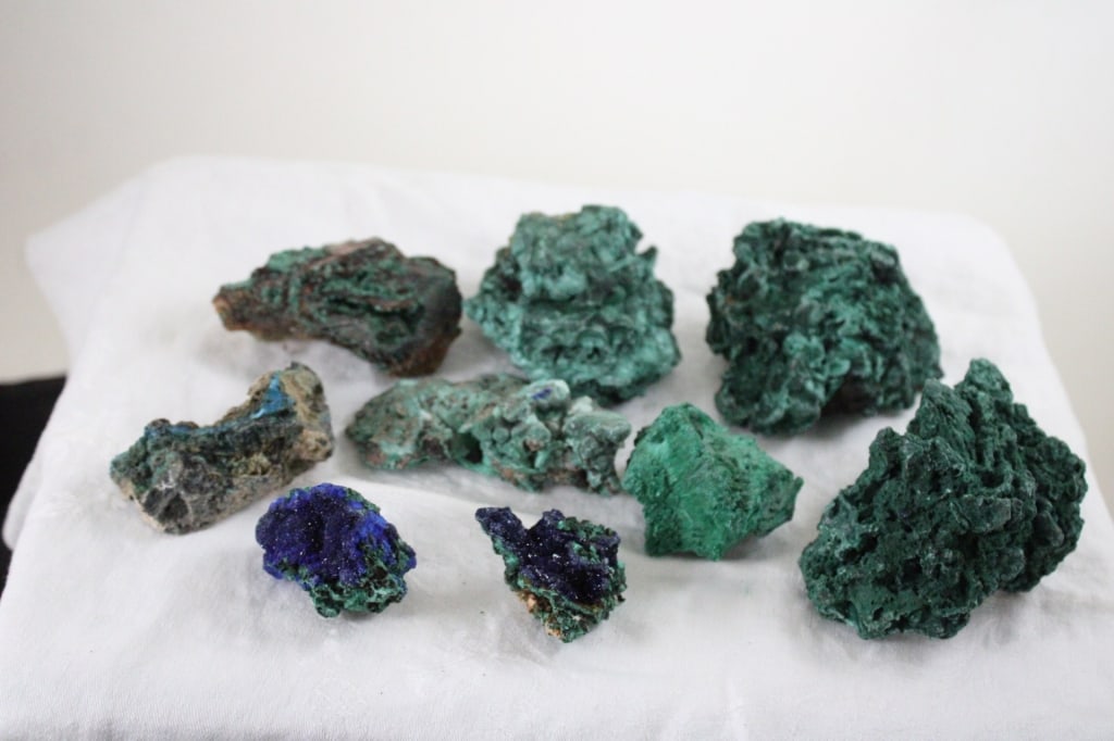 Geological Azurite Malachite & Raw Malachite: Geological Azurite Malachite & Raw Malachite - Lot Size 8" x 6" x 4". 4 Lbs. Photos are part of description (Live Auctioneers on displays a max of 20 photos -check other polatforms for all photos).