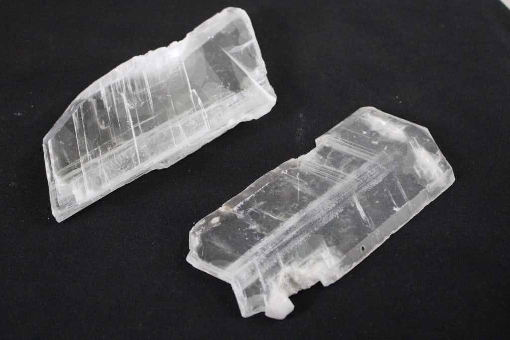 Geological Natural Raw Selenite Crystal Slabs: Geological Natural Raw Selenite Crystal Slabs - Lot Size 7" x 4" x 2". 1 Lb. Photos are part of description (Live Auctioneers on displays a max of 20 photos -check other polatforms for all photos).