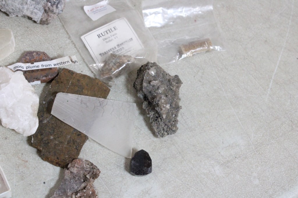 Assorted Geological Specimens, Minerals, Fossils - 11