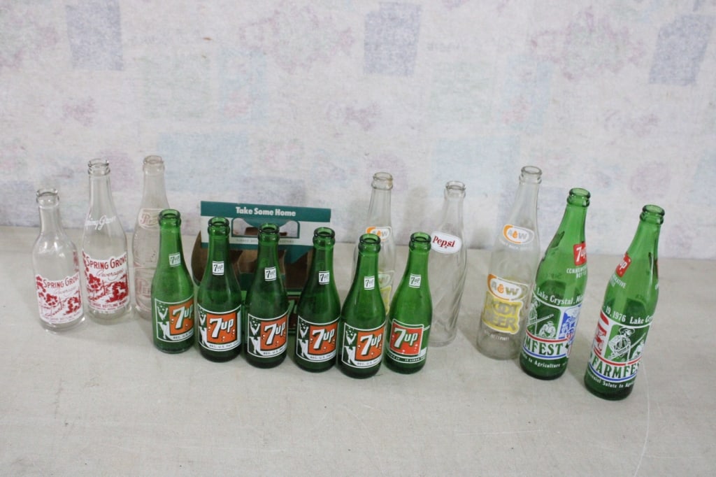 Vintage Soda Bottles 7UP, A&W, Pepsi, Spring Grove: Vintage Soda Bottles 7UP, A&W, Pepsi, Spring Grove - 7-UP 7 Oz Swimsuit Girl Six Pack (1 of the bottles does not have Swimsuit Girl) all from 1940's & 50"s. 2 7-UP Commemorative Lake Crystal