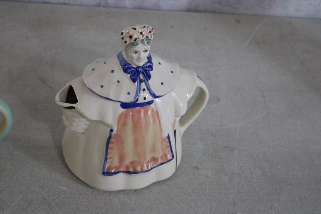2 Shawnee Teapots & 1 Shawnee Bo Peep Pitcher - 7