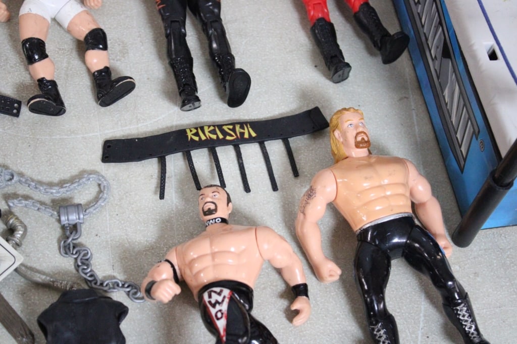 WWE WWFs Wrestle Mania Ring & 5 Wrestlers - 9