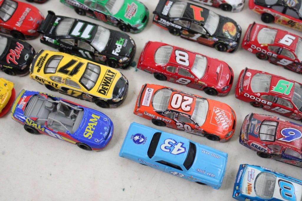 Group Nascar Hot Wheels, Action & Other Race Cars - 10