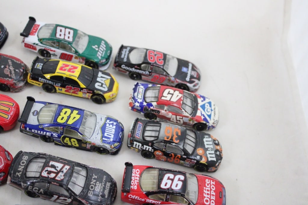 Group Nascar Hot Wheels, Action & Other Race Cars - 14