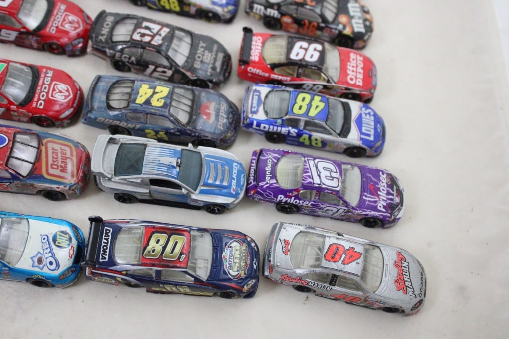 Group Nascar Hot Wheels, Action & Other Race Cars - 15
