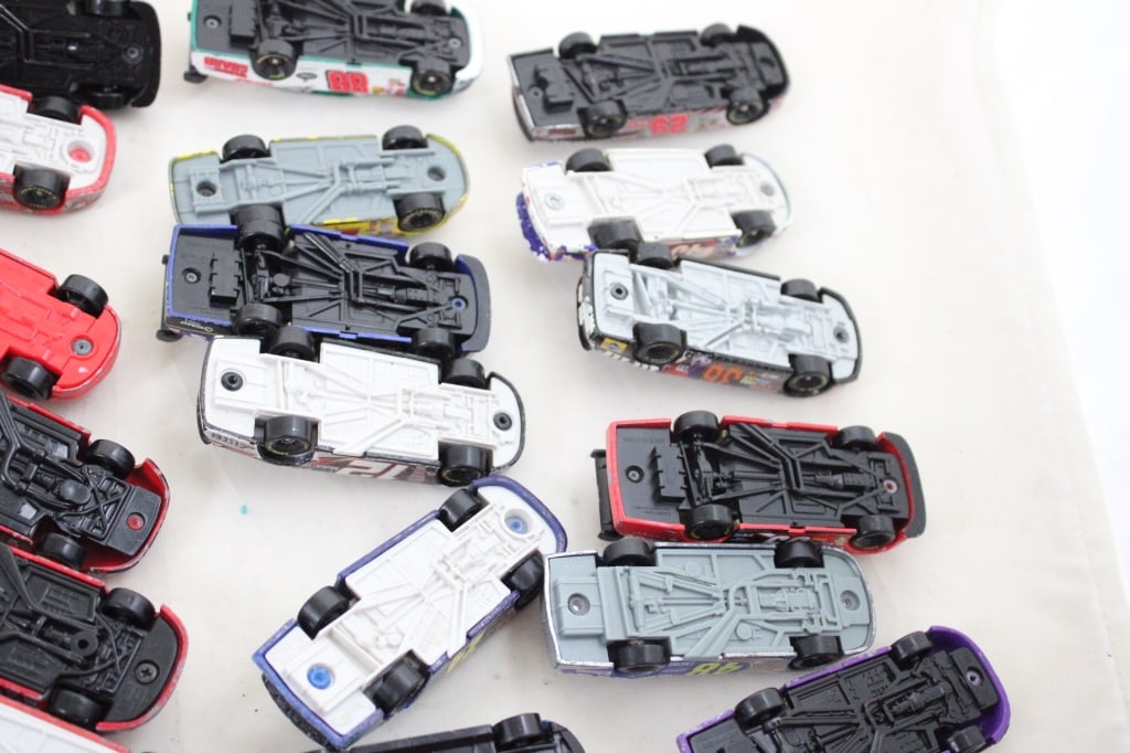 Group Nascar Hot Wheels, Action & Other Race Cars - 17